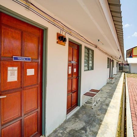 Capital O 90423 Teratai Chalet Hotel Kampong Raja Luaran gambar