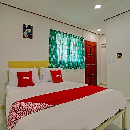 Capital O 90423 Teratai Chalet Hotel Kampong Raja Luaran gambar