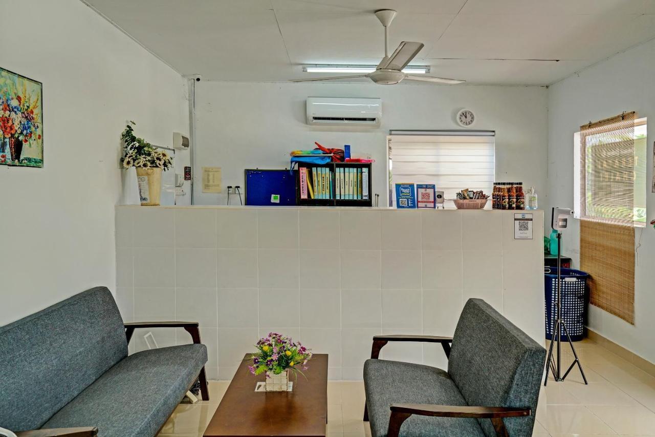 Capital O 90423 Teratai Chalet Hotel Kampong Raja Luaran gambar