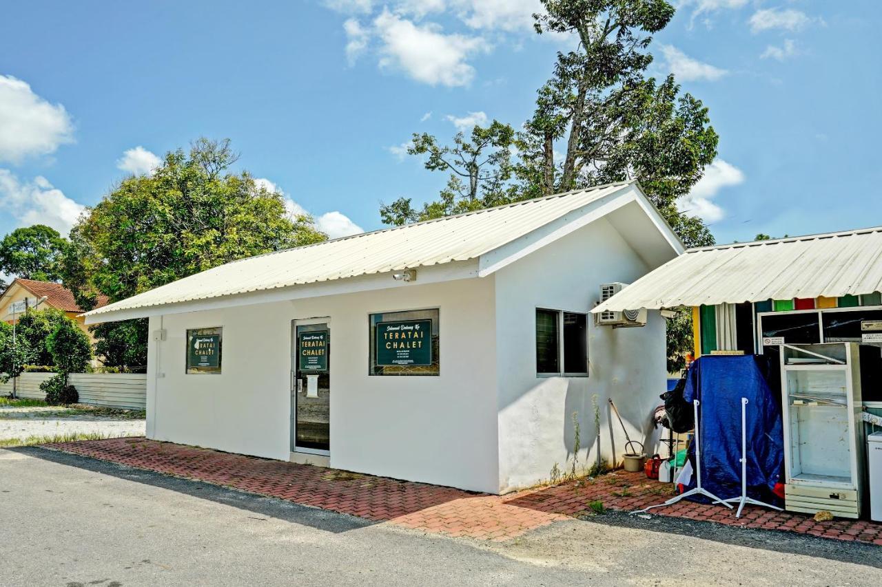 Capital O 90423 Teratai Chalet Hotel Kampong Raja Luaran gambar