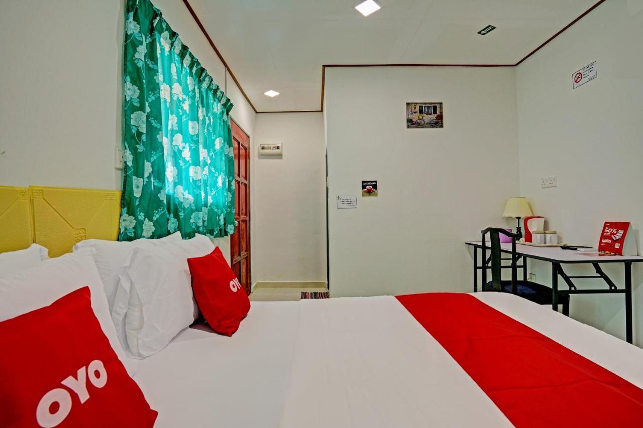 Capital O 90423 Teratai Chalet Hotel Kampong Raja Luaran gambar