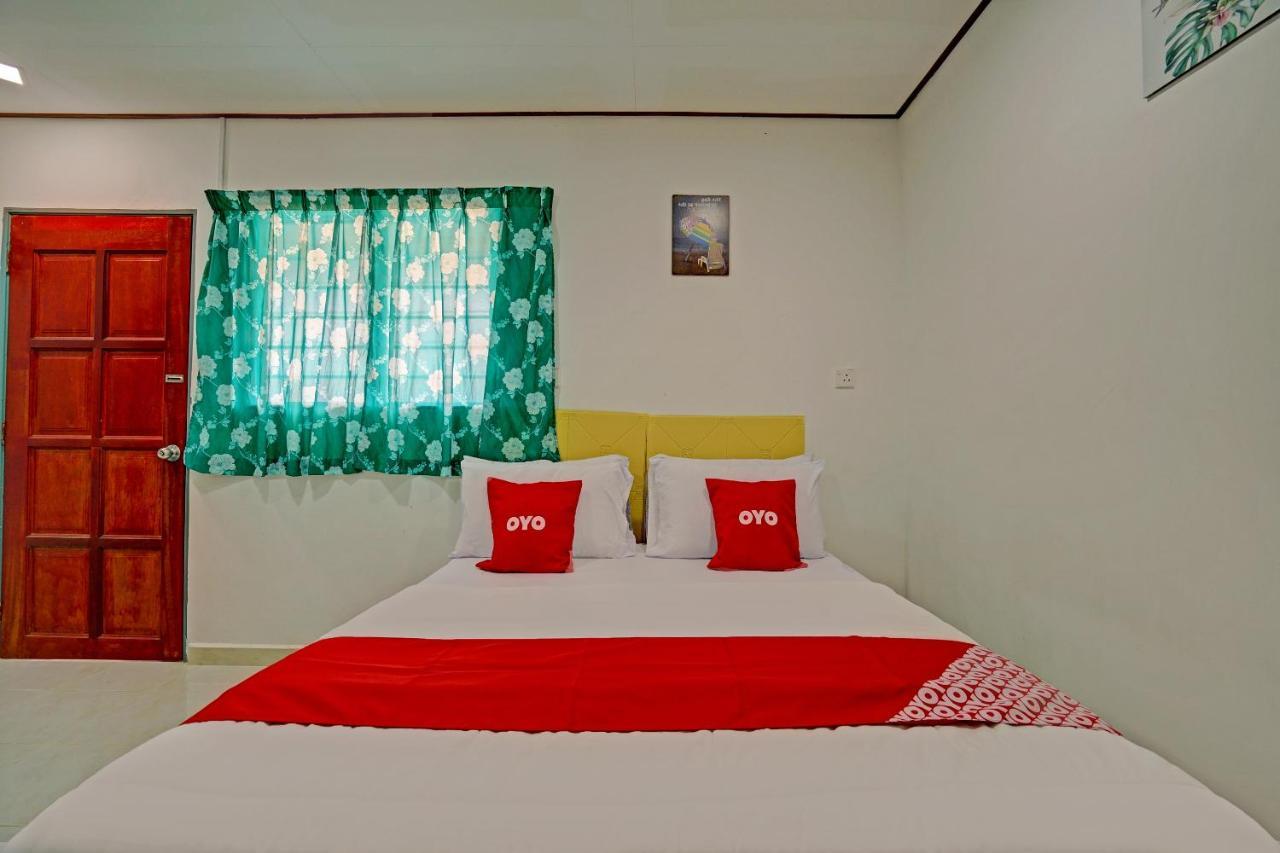 Capital O 90423 Teratai Chalet Hotel Kampong Raja Luaran gambar