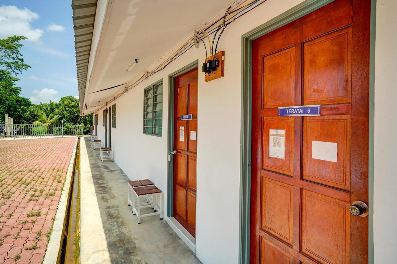 Capital O 90423 Teratai Chalet Hotel Kampong Raja Luaran gambar