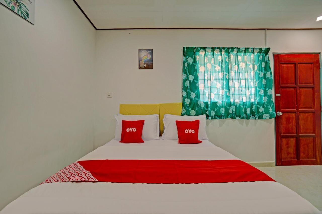 Capital O 90423 Teratai Chalet Hotel Kampong Raja Luaran gambar